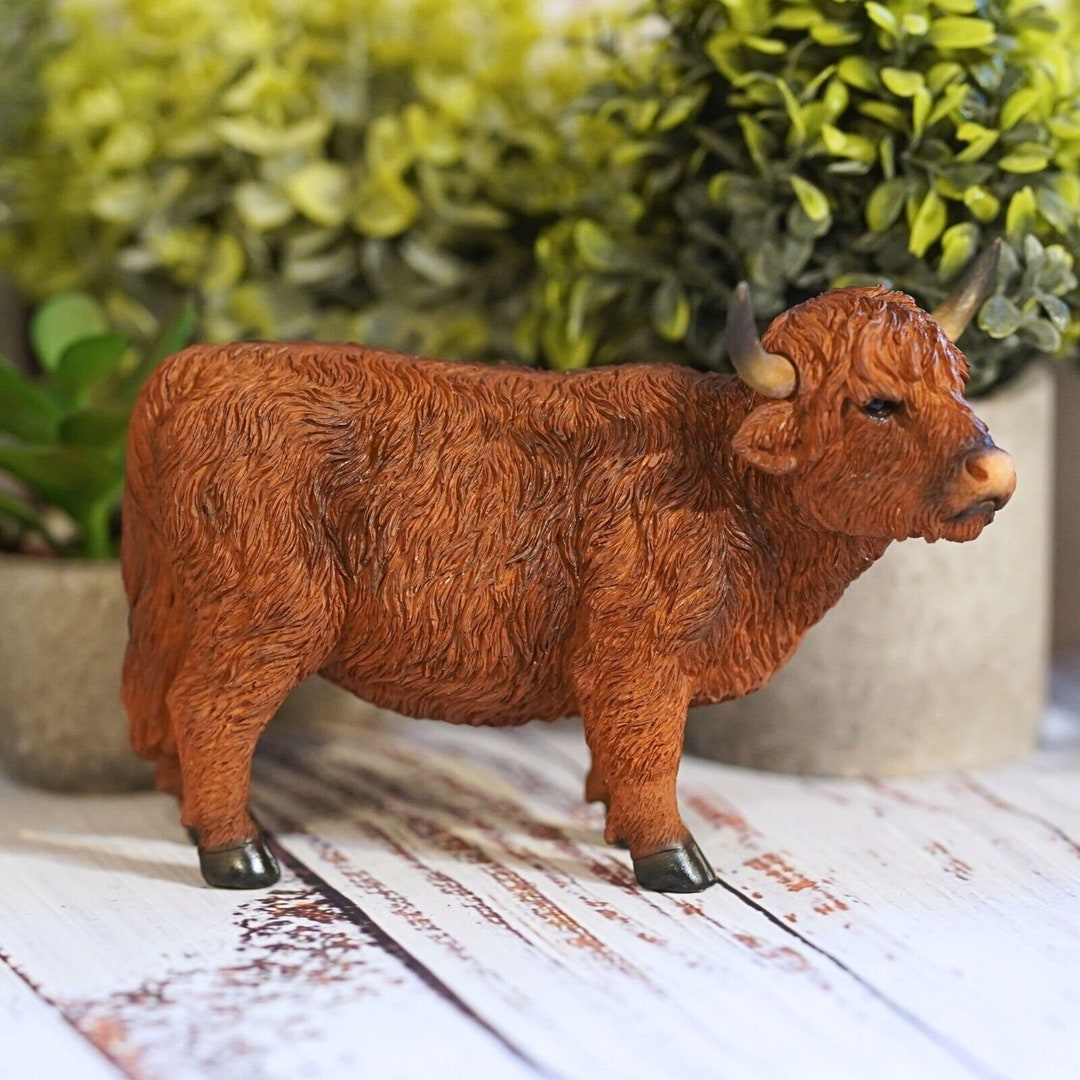 original Miss Dairy Cow Resin Statue - Cold Play zone Studio [Pre-Order Closed]