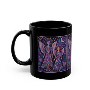 Mystische Engel Schwestern Tasse | Engel Sophie & Elsbeth | Lila Himmlischer Mond Sterne Boho Artwork Tasse | Schwarze Keramik Kaffeetasse Bild 7