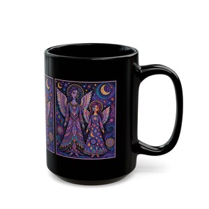 Mystische Engel Schwestern Tasse | Engel Sophie & Elsbeth | Lila Himmlischer Mond Sterne Boho Artwork Tasse | Schwarze Keramik Kaffeetasse Bild 10