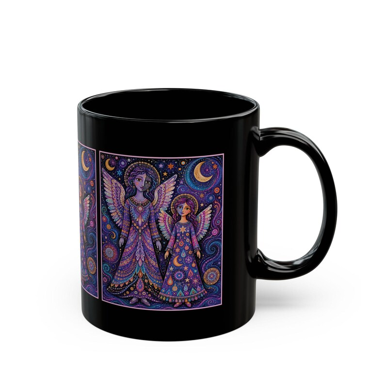 Mystische Engel Schwestern Tasse | Engel Sophie & Elsbeth | Lila Himmlischer Mond Sterne Boho Artwork Tasse | Schwarze Keramik Kaffeetasse Bild 3