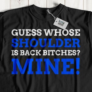 Unisex Guess Whose Shoulder Is Back? Funny Shoulder T-Shirt | Rotator Cuff Surgery Gifts & Arthroscopy Shirts