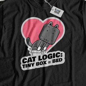 Logica del gatto: Tiny Box = Bed Unisex Funny Cat T-Shirt / Cat In A Box Idee regalo / Camicia per gatti carina, Regali per scatole per gatti, Regalo per mamma e papà gatto