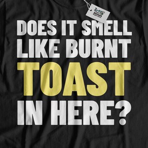 Luktar det bränt rostat bröd här inne? Unisex rolig t-shirt med hjärnattack och gåvor