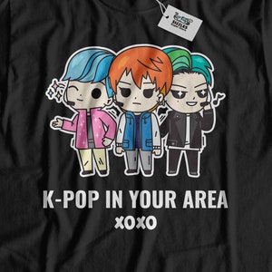 K-Pop In Your Area Unisex Süßes K-Pop T-Shirt | Südkoreanisches Pop Anime Shirt | K Pop Cartoon Geschenkideen, Lustiges KPop Top, Korea Pop Top