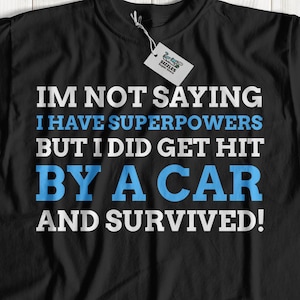 Unisex Lustiges Auto Crash T-Shirt | Hit by a Car Geschenkideen | Fahrzeug Verletzung Geschenke