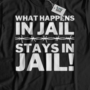 Wat er in de gevangenis gebeurt, blijft in de gevangenis! Unisex grappig uit de gevangenis T-shirt en ex-gevangene geschenken