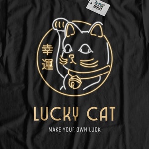 Camiseta afortunada japonesa engraçada unisex do gato | Ideias para presentes para gatos acenando no Japão | Maneki-neko Camiseta de &lt;br&gt; Entrega Rápida? Presentes para gatinhos japoneses, camisas para gatos acenando