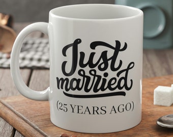 Gerade verheiratet vor 25 Jahren Lustige Paare 25-jähriges Jubiläum Becher 11 Unzen 330 ml Fünfundzwanzig Jahre Zusammen Geschenke