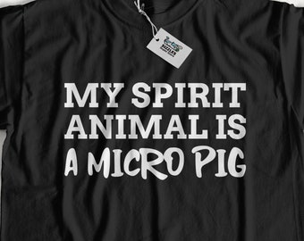 Könnte beinhalten: Schwarzes T-Shirt mit weißem Text, der "Mein spirituelles Tier ist ein Zwergschwein" lautet.
