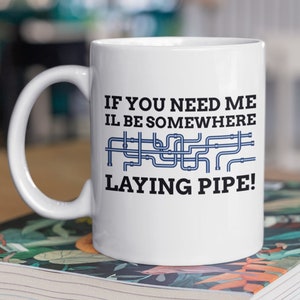 Si vous avez besoin de moi, soyez quelque part en train de poser le tuyau! Drôle de plombier Mug 11oz 330ml cadeau pour un tuyautier