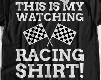 Puede incluir: Camiseta negra con texto blanco que dice "This is my watching racing shirt!" y dos banderas a cuadros blancas.