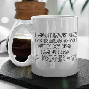Esel tasse | I am Hugging a Eskey Tasse | Lustiger Eselbecher | Esel Geschenkidee | lustiger Eselbecher | cooler Eselbecher | weißer Esel Becher
