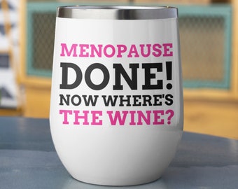 Puede incluir: Un vaso de vino de acero inoxidable blanco con texto negro que dice "Menopause Done! Now Where's The Wine?" El texto "Done!" está en rosa.