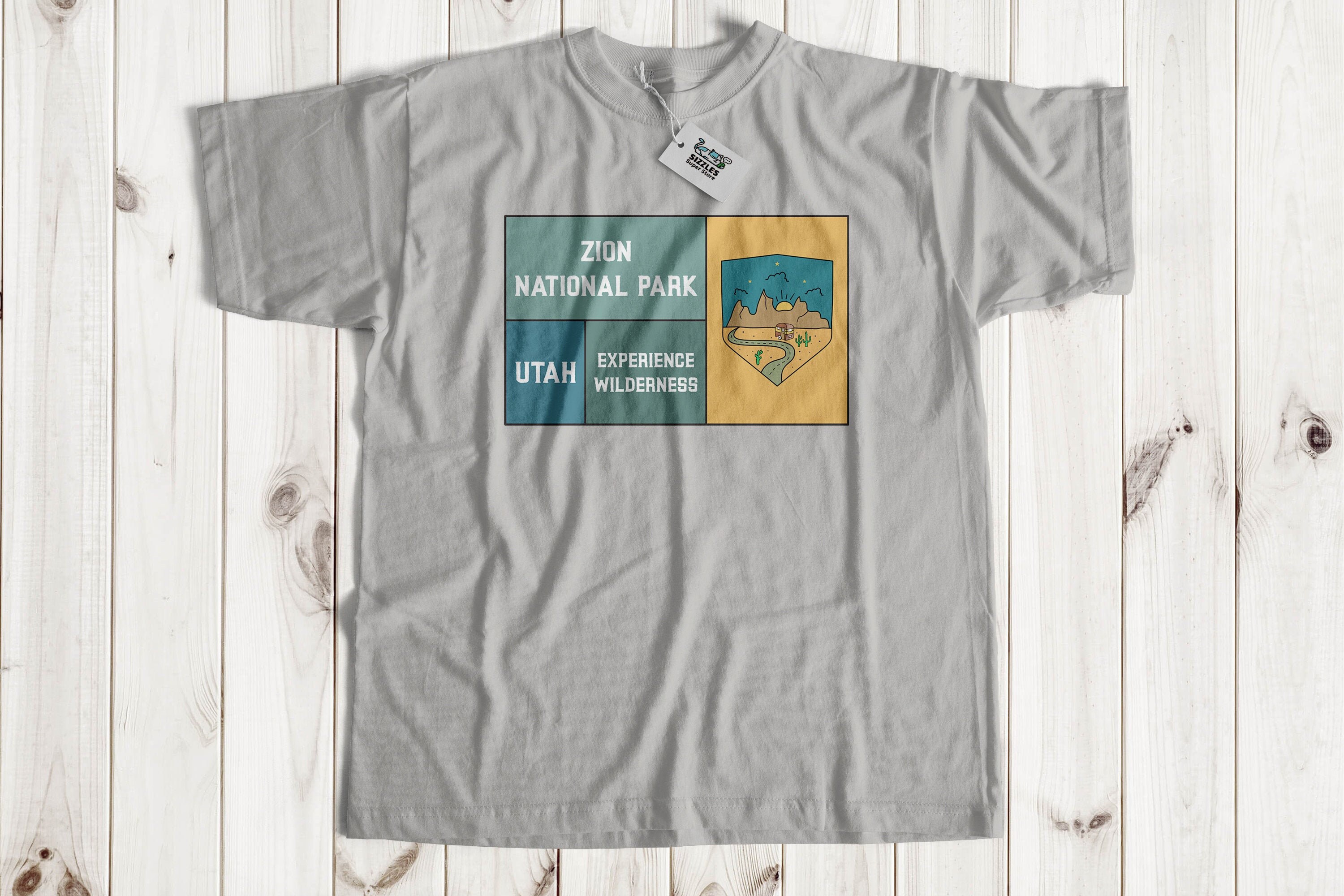 ZION Tour ( Here Comes The ) カレッジロゴTシャツ Unisex Zion National Park Southwest Utah Nature Preserve T-shirt