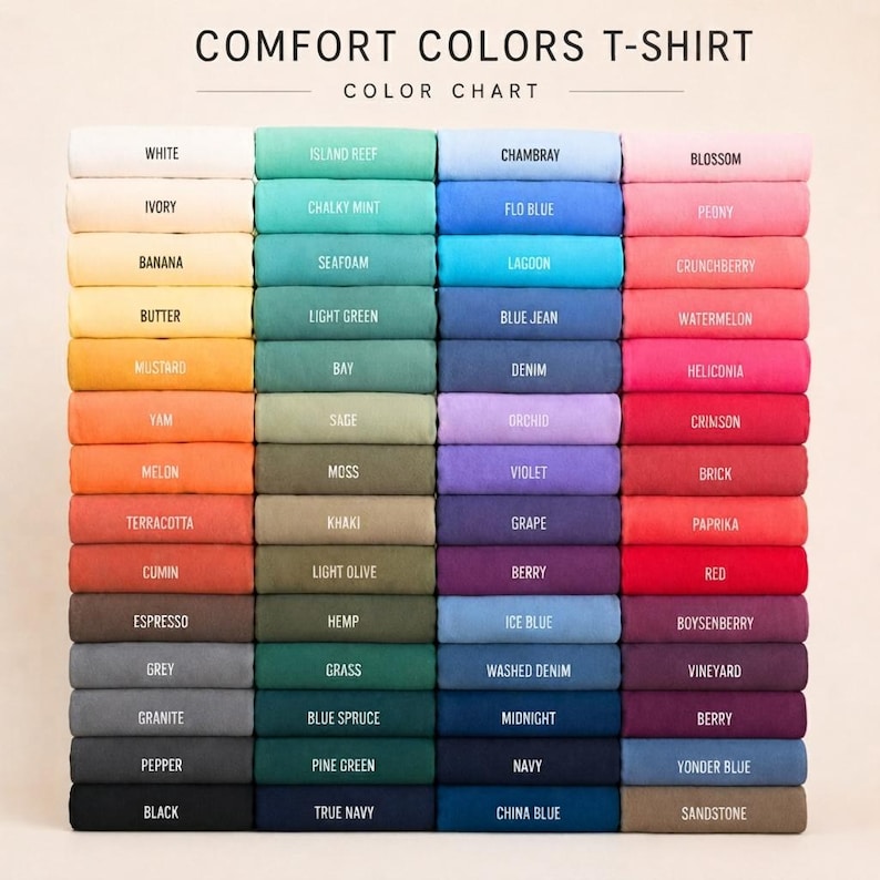 K&ouml;nnte beinhalten: Eine Farbkarte f&uuml;r Comfort Colors T-Shirts mit einem Raster aus gefalteten Stoffmustern in verschiedenen Farbt&ouml;nen. Der Text oben lautet COMFORT COLORS T-SHIRT COLOR CHART, wobei jedes einzelne Farbmuster mit seinem Namen beschriftet ist.