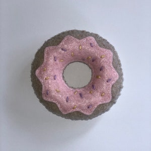Felt food donut, sprinkled donuts, play food donut, toy, pretend donuts, eco friendly toy food, felt doughnuts, donut with sprinkles