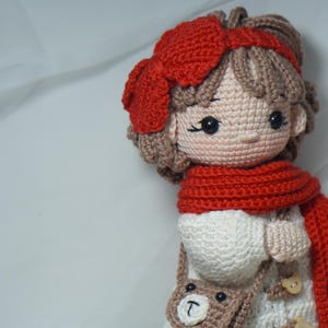 以下が含まれることがあります： 斑点のあるマット仕上げのセラミックマグカップ3個セット。各マグカップは、ライトブルー、クリーム、グレーの異なる色です。丸みを帯びた形状と快適なハンドルを備えた、シンプルでモダンなデザインのマグカップです。