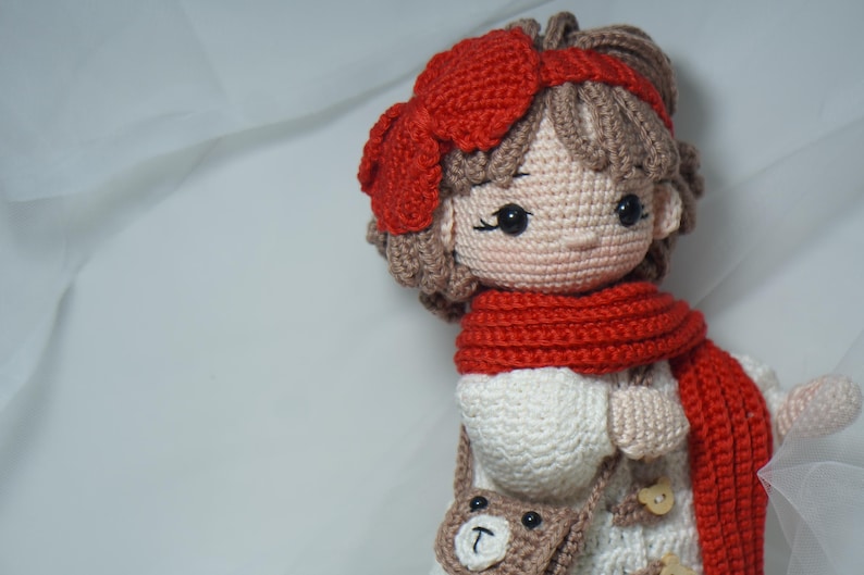 以下が含まれることがあります： 斑点のあるマット仕上げのセラミックマグカップ3個セット。各マグカップは、ライトブルー、クリーム、グレーの異なる色です。丸みを帯びた形状と快適なハンドルを備えた、シンプルでモダンなデザインのマグカップです。