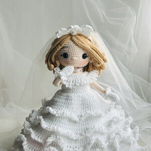 Patrón de muñeca de novia a crochet, Muñeca FARRAH (PDF inglés/alemán/español/francés/portugués) imagen 2