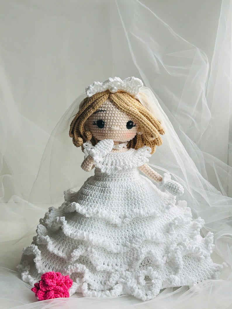 Patrón de muñeca de novia a crochet, Muñeca FARRAH (PDF inglés/alemán/español/francés/portugués) imagen 2
