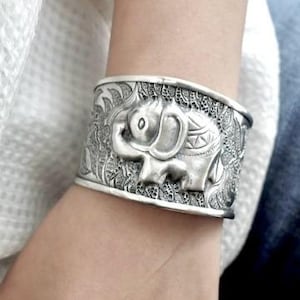 Karen Hill Tribe Silber Elefanten Armreif - Reines Thai Silber, Statement Tribal Schmuck, Elefanten Armreif, Save The Elephant