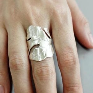 Monstera Silver Leaf Ring, Karen Hill Tribe Silver,  Statement Ring, Handmade Thai Jewelry, Bold Botanical Design, Adjustable Nature Ring