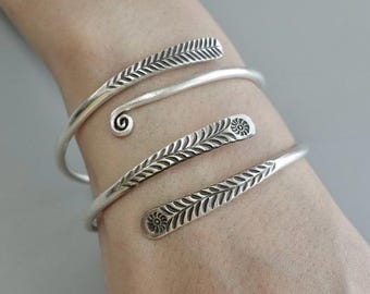 タイのカレン山岳民族の銀製バングル3個セット。0451 - Etsy 日本
