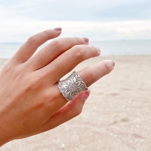 Karen Tribe Silver Flower Ring , Thai Silver, Handmade Thai Boho Jewelry, Statement Ring for Her, Made In Thailand, Hill Tribe Jewlery