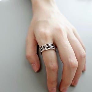 シルバーバンドリング、山岳民族の織り模様、傷のあるシルバーリング、男性用シルバーリング、女性用リング