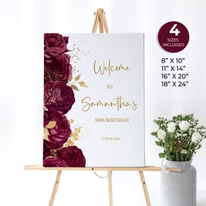 Könnte beinhalten: Willkommensschild zur 50. Geburtstagsfeier von Samantha mit einem burgunderfarbenen Blumendesign und goldenen Akzenten. Das Schild ist in vier Größen erhältlich: 20,3 x 25,4 cm, 27,9 x 35,6 cm, 40,6 x 50,8 cm und 45,7 x 61 cm.