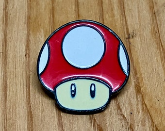 Super Mario Mushroom Nintendo - vintage enamel pin.