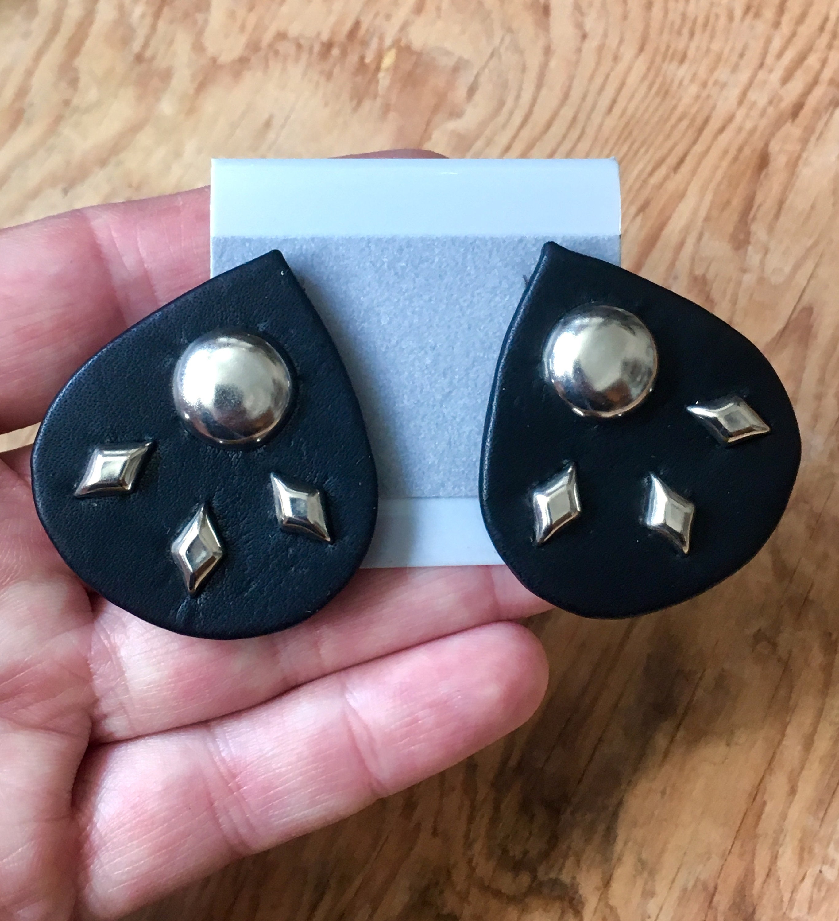 小物 Vintage Studs leather grove Vintage Leather Stud Earrings. - Etsy