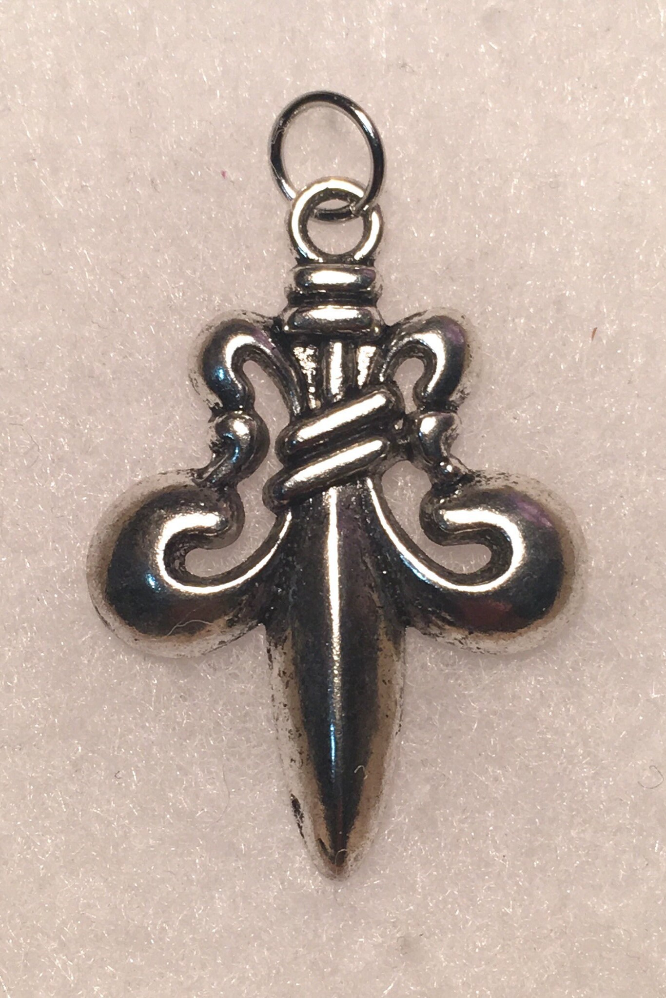Fleur de shop lis necklace mens