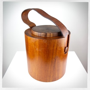 Vintage Danish Teak Ice Bucket, Jens Quistgaard for Richard Nissen, Denmark. JHQ Dansk Modern Teak Barware, Mid Century Modern Decor