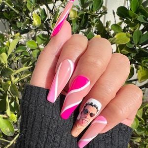 Bad bunny press on nails,Bad Bunny nails,valentines bad bunny nails,el conejo malo uñas,bad bunny Coachella nails,Coachella nails,nails