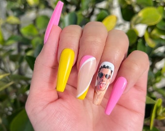 Bad bunny press on nails,Bad Bunny nails,valentines bad bunny nails,el conejo malo uñas,bad bunny Coachella nails, Coachella nails,nails