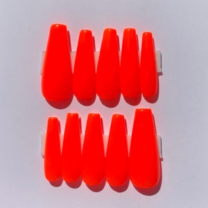 Bright orange press on nails, neon orange nails, orange nails,summer nails, Kylie inspired nails, trending nails, Hot Orange nails 2023