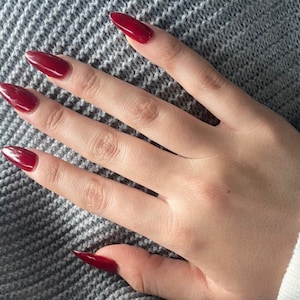 burgundy press on nails,wine color nails, dark red nails, burgundy nails,red nails, vday nails, Valentine’s Day nails, Valentine’s nails