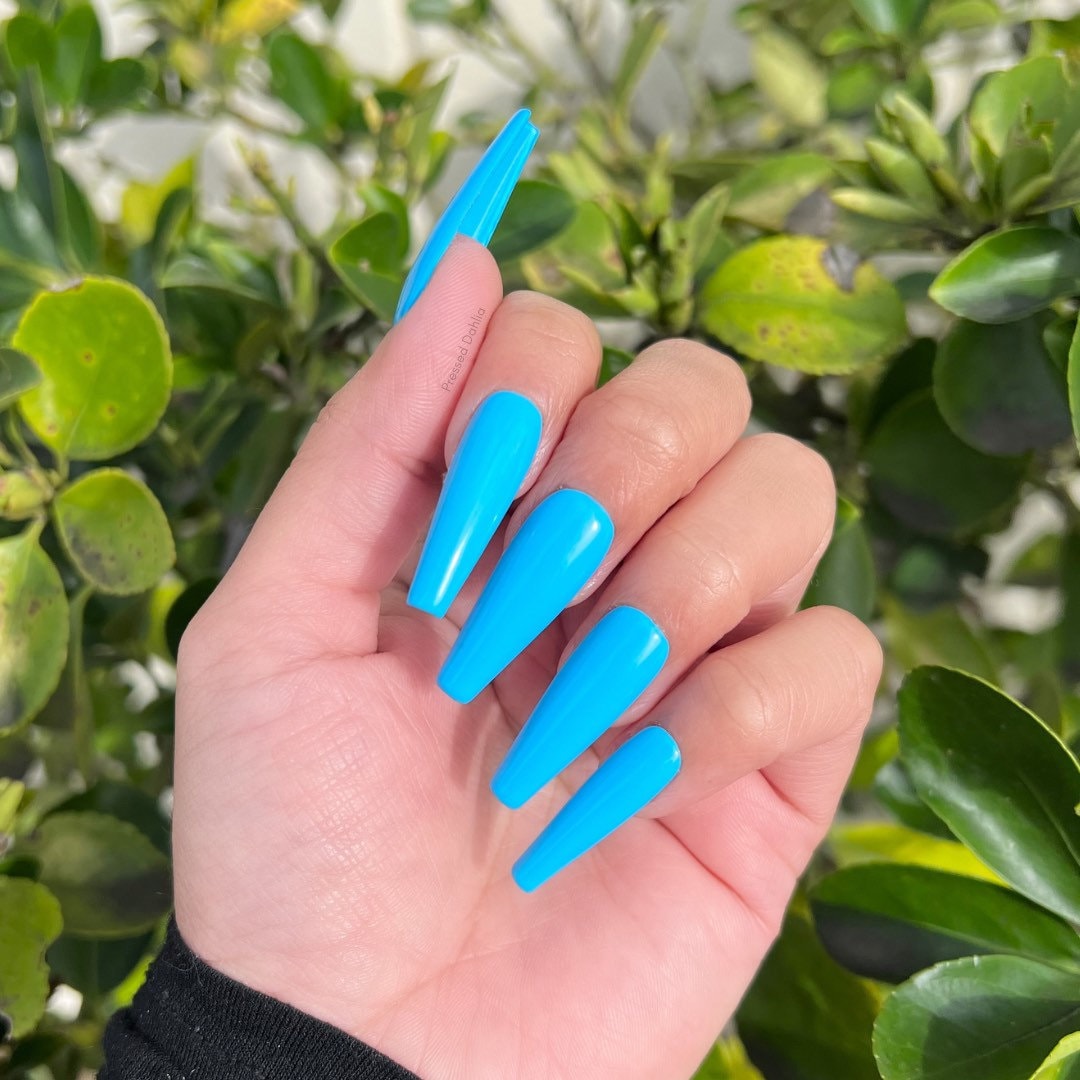 blue summer nails