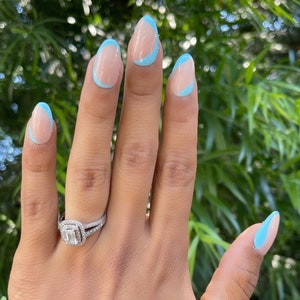 Blue abstract press on nails, blue swirl nails,blue lined nails,blue nails, trending nails, summer nails, 2025 nails,trends,press on nails