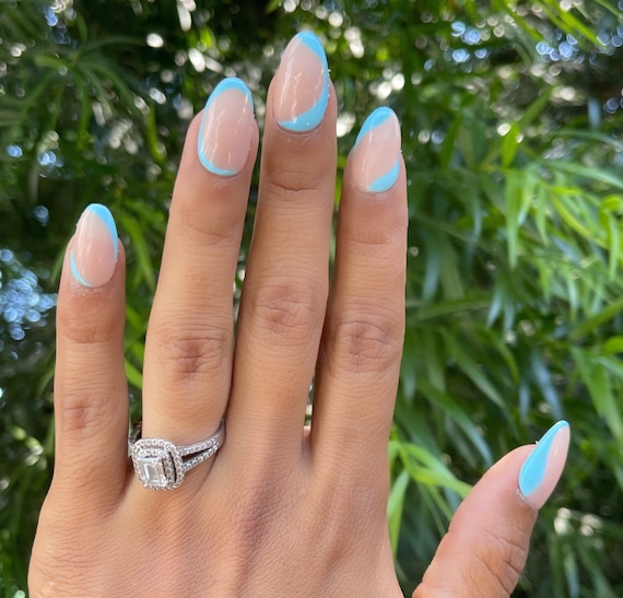 Blue Nails For Summer: Trendy Shades to Try This Season