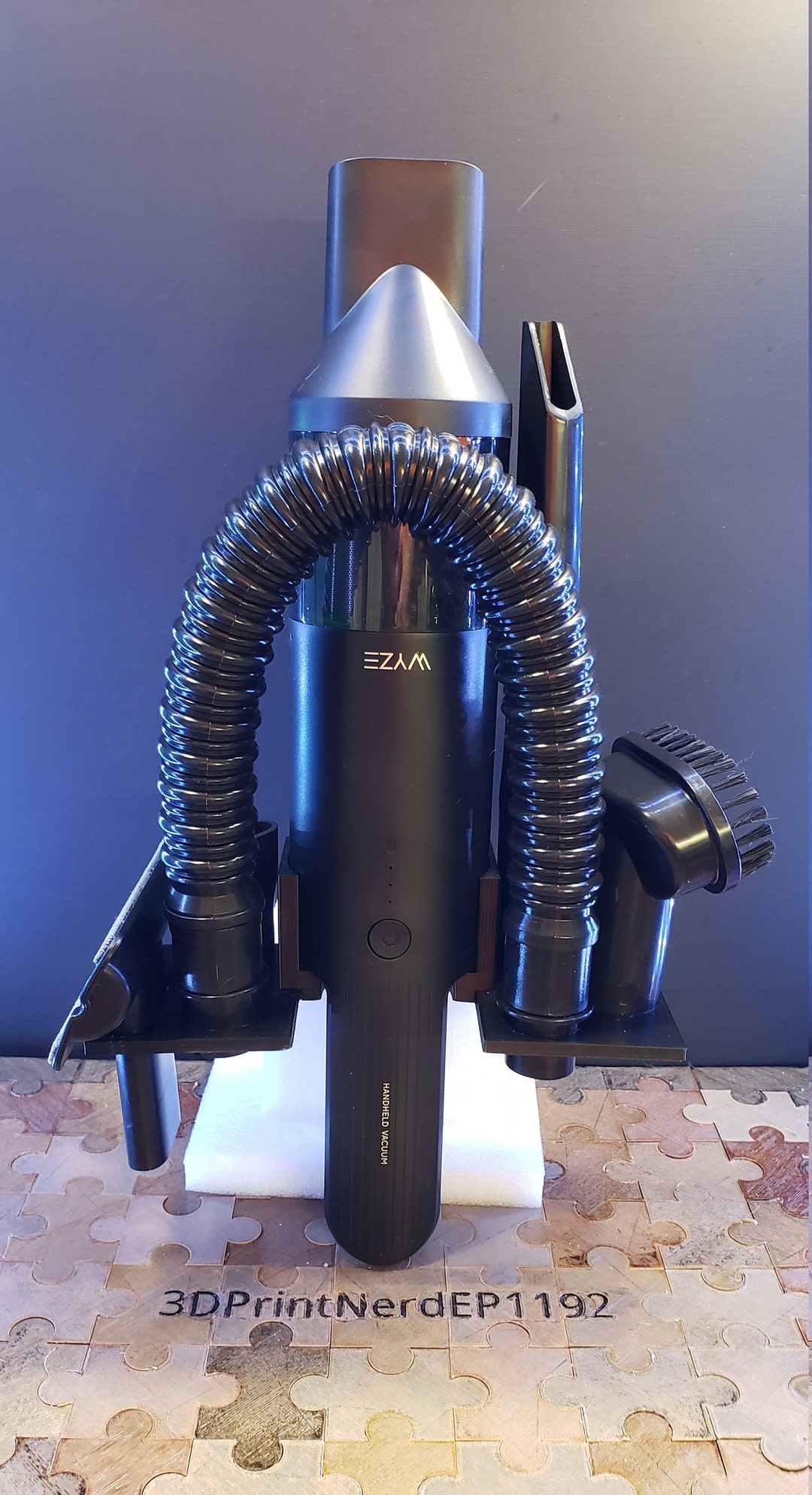 3D Printed WYZE Handheld Vacuum Wall Mount/charging Station. Vacuum