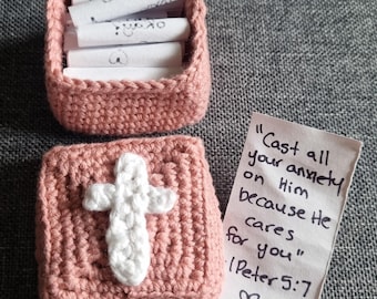 Patrón de crochet para minicaja de regalo/caja de recuerdos con forma de pergamino