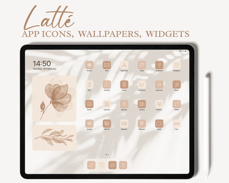 Op de afbeelding: Een digitaal tabletscherm dat een aangepast startscherm weergeeft met een lichtbruine achtergrond en een bloemenontwerp. Het scherm toont een raster van app-pictogrammen met een minimalistisch ontwerp in een lichtbruine kleur. De tekst "Latt&eacute; APP ICONS, WALLPAPERS, WIDGETS" staat bovenaan het scherm. De tijd is 14:50 en de datum is zondag 14 februari.