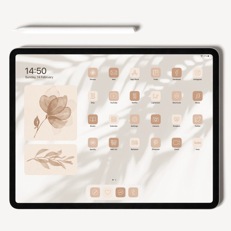 Op de afbeelding: Een digitaal tabletscherm dat een startscherm weergeeft met een lichtbruine achtergrond en een verscheidenheid aan app-pictogrammen. De pictogrammen zijn wit omlijnd en hebben een minimalistisch ontwerp. De tijd is 14:50 en de datum is zondag 14 februari.