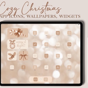 Op de afbeelding: Een digitale tablet met een bruin en wit kerstthema behang. Het tabletscherm toont app-pictogrammen met een bruin en wit ontwerp. De tekst "Cozy Christmas" wordt bovenaan het scherm weergegeven. De tekst "APP ICONS, WALLPAPERS, WIDGETS" wordt onder de tekst "Cozy Christmas" weergegeven.