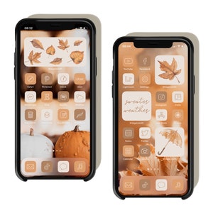 Pu&ograve; includere: Due schermate Home di iPhone con un tema autunnale. La prima schermata ha una zucca e foglie in basso e icone per app come Safari, Pinterest, Orologio, Uber, Messenger, Etsy, Spotify, Meteo, Calcolatrice, Scorciatoie, GoodNotes, Procreate, Posta, TikTok, Messaggi e Musica. La seconda schermata ha uno sfondo marrone con foglie e icone per app come YouTube, Facebook, Lightroom, Impostazioni, Widgetsmith, Instagram, Trello, App Store, Foto, Note, Twitter, Calendario, Fotocamera e Widgetsmith. Il testo "sweater weather" &egrave; sulla seconda schermata.