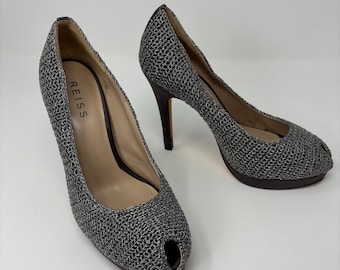 Zapatos de tacón Reiss metálicos con puntera abierta, talla EU 39 US 8, color plata, tejido, tacón de aguja de 11,4 cm (4,5 pulgadas).