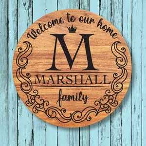 Bienvenido a nuestra casa svg, signo de bienvenida svg, percha de puerta svg, letrero de madera redonda svg, descarga digital, letrero de porche svg, almohada de granja svg, ai