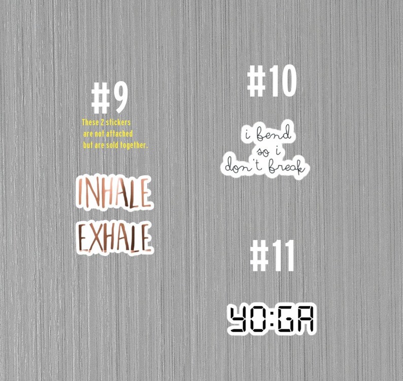 Peut inclure: Un ensemble de trois autocollants avec des citations motivantes. Le premier autocollant dit "Inhale Exhale" en texte noir sur fond blanc. Le deuxi&egrave;me autocollant dit "Je plie pour ne pas casser" en texte noir sur fond blanc. Le troisi&egrave;me autocollant dit "Yoga" en texte noir sur fond blanc.